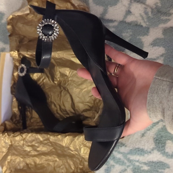 MICHAEL KORS VIOLA SANDAL - Picture 2 of 3